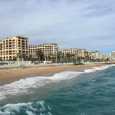 Bel Appartement 2 Chambres Avec Grande Terrasse A 50M De La Plage Διαμέρισμα *
