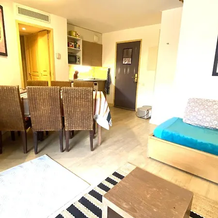 Bel Appartement 2 Chambres Avec Grande Terrasse A 50M De La Plage * Κάννες