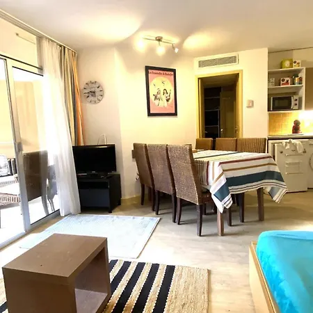 Bel Appartement 2 Chambres Avec Grande Terrasse A 50M De La Plage Διαμέρισμα